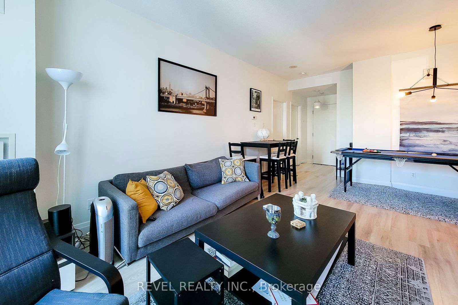 135 James St S, unit 809 for sale - image #12