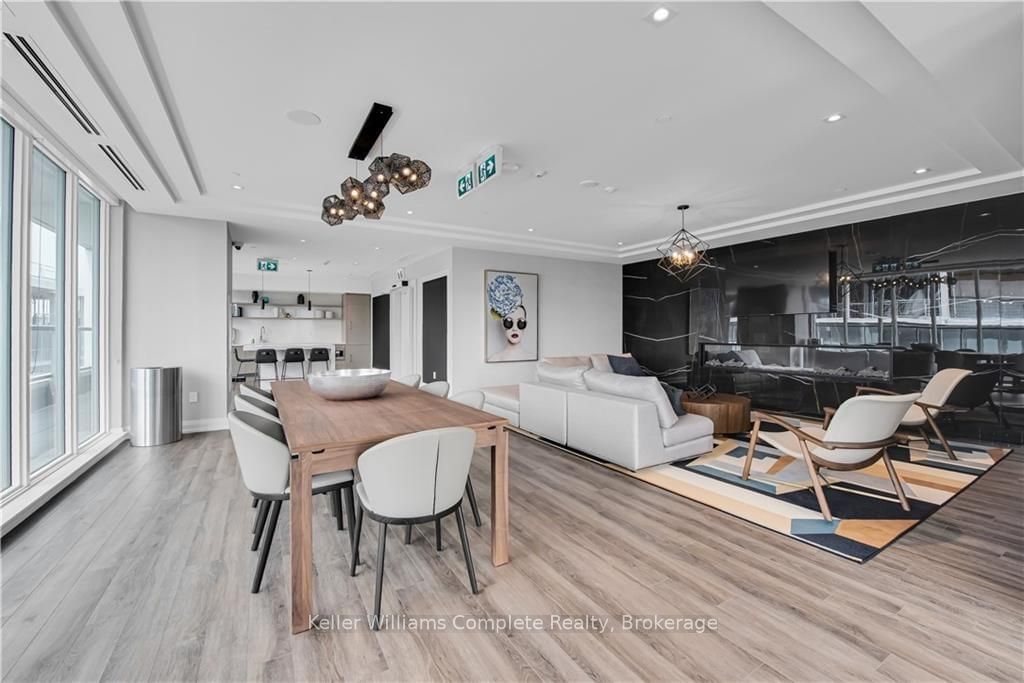 212 King William St, unit 807 for sale - image #21