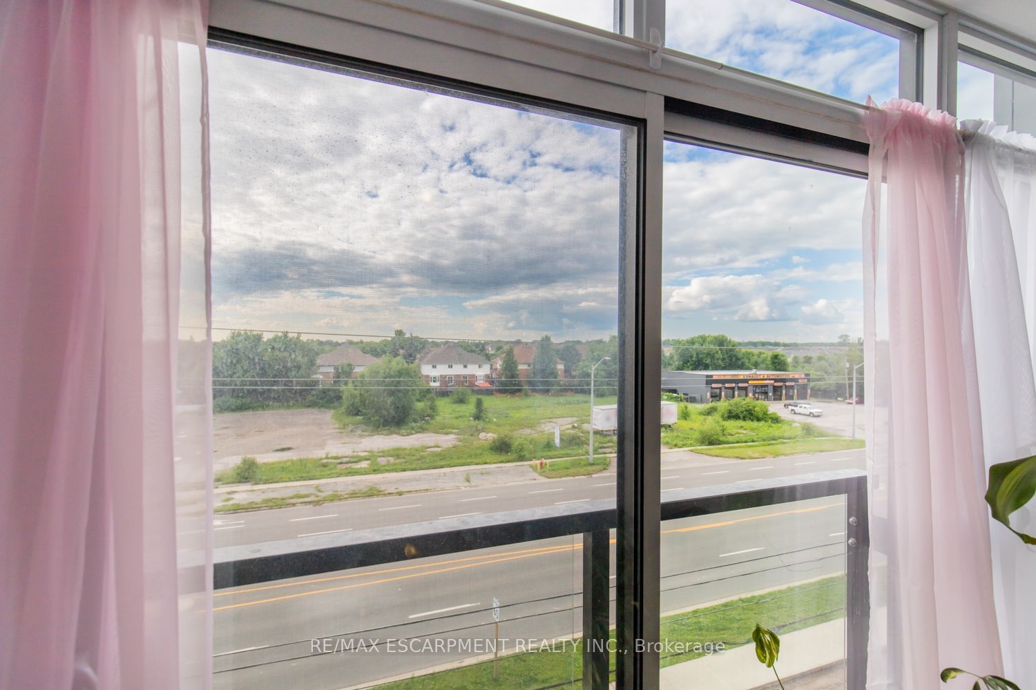 450 Dundas St, unit 403 for rent - image #15