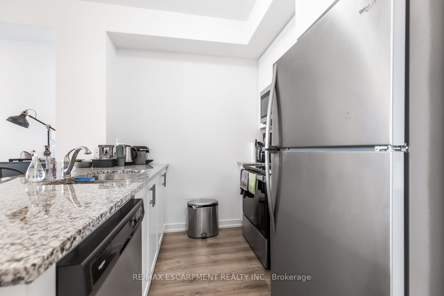 450 Dundas St, unit 403 for rent - image #5