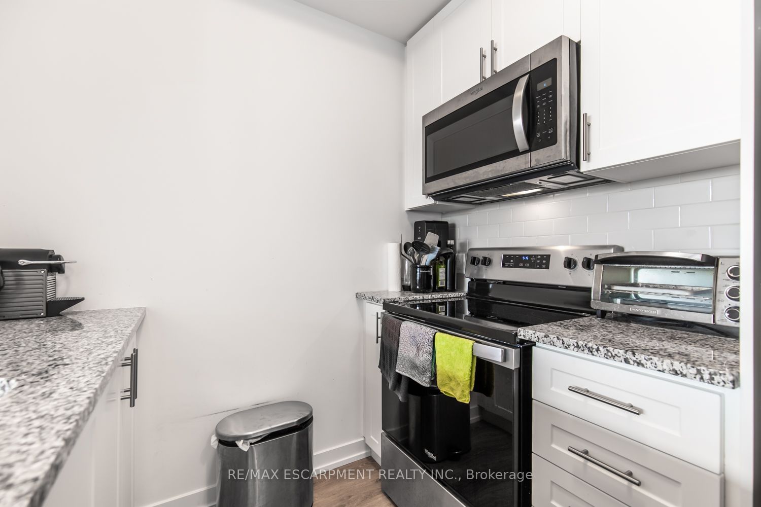 450 Dundas St, unit 403 for rent - image #6