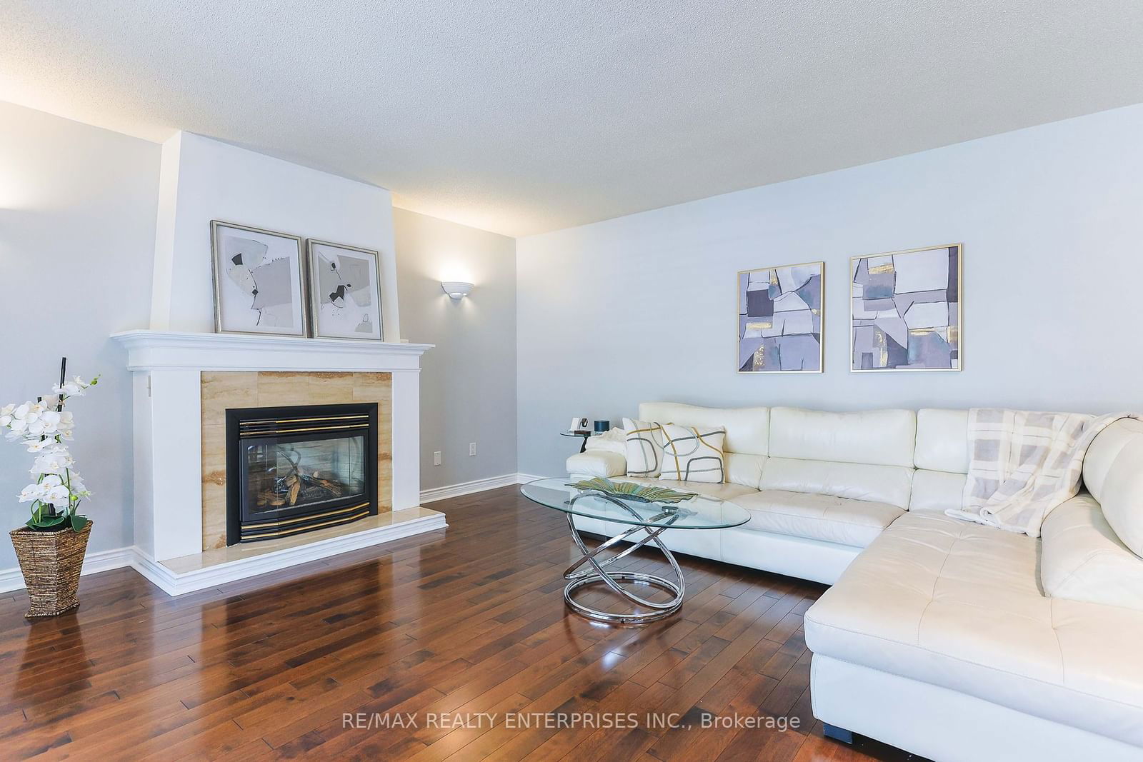 230 Meadowbrook Dr W, unit 2 for sale - image #9