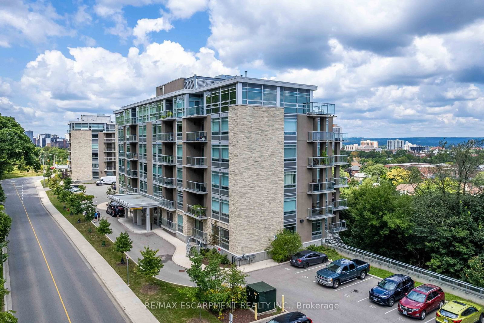 467 Charlton Ave E, unit 506 for sale - image #2