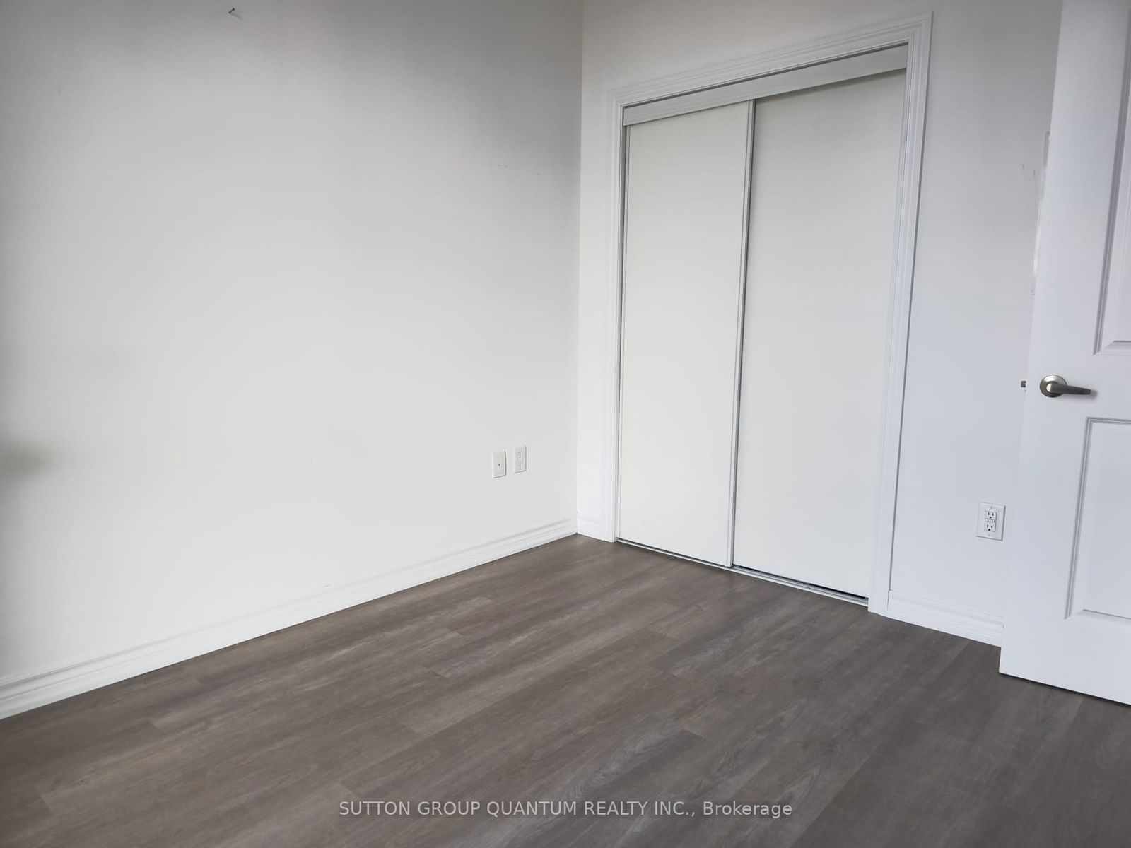 450 Dundas St, unit 514 for rent