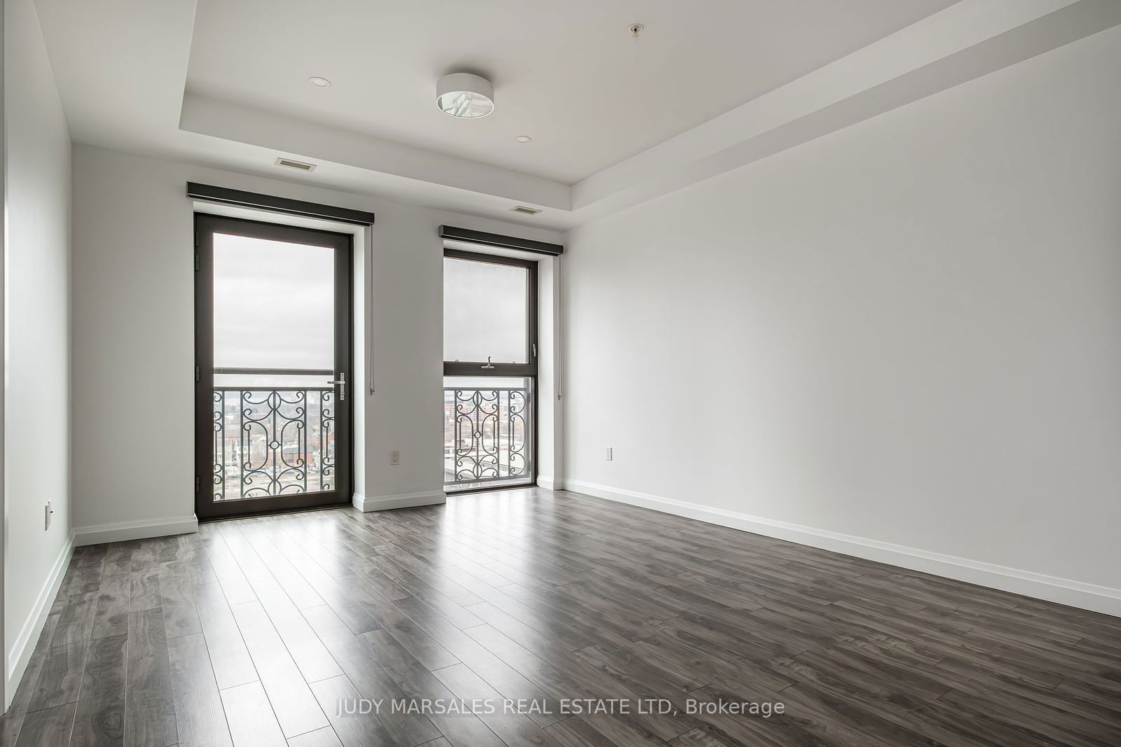 112 King St E, unit 1003 for sale