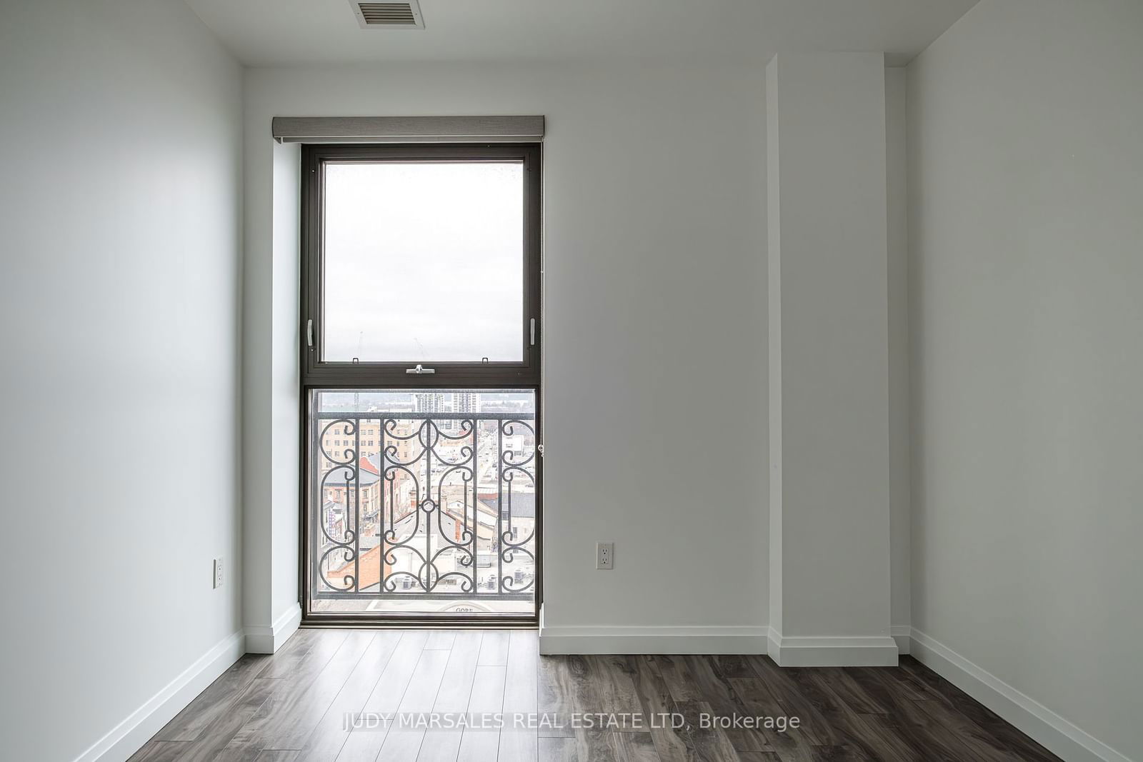 112 King St E, unit 1003 for sale - image #32