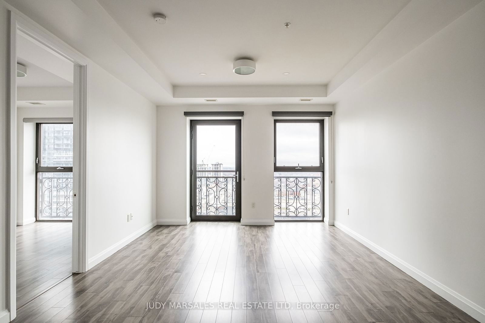 112 King St E, unit 1003 for sale