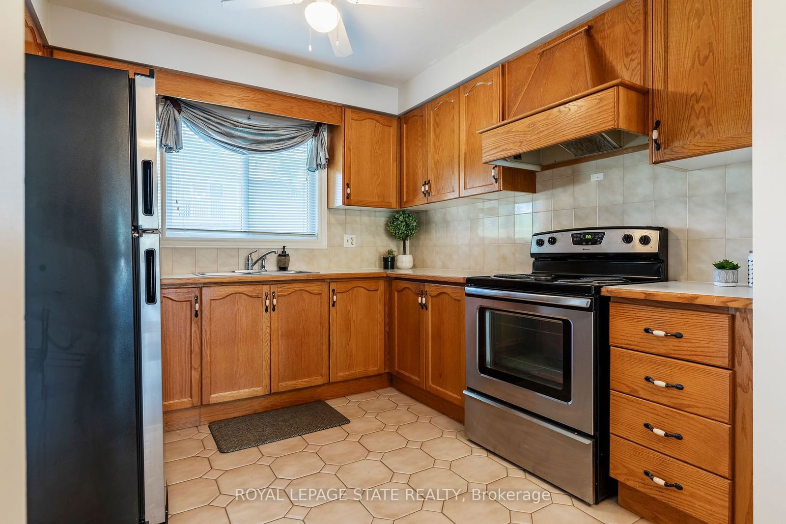 1475 UPPER GAGE Ave, unit 9 for sale - image #17