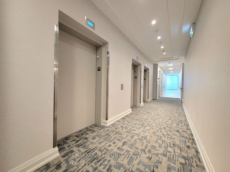 212 King William St, unit 1418 for rent - image #22