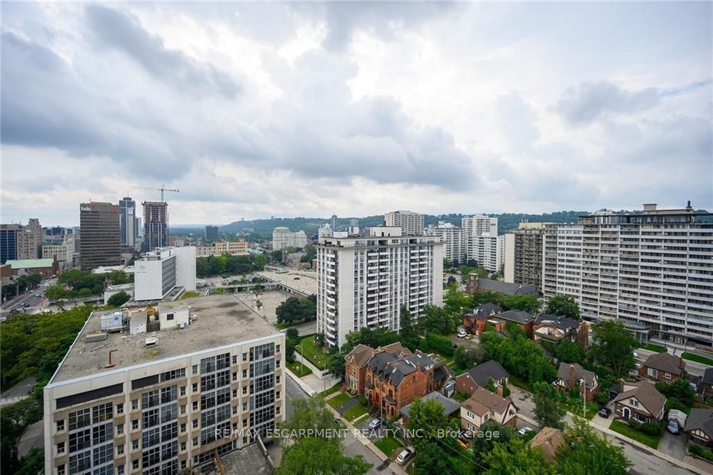 67 Caroline St S, unit 1801 for rent - image #12