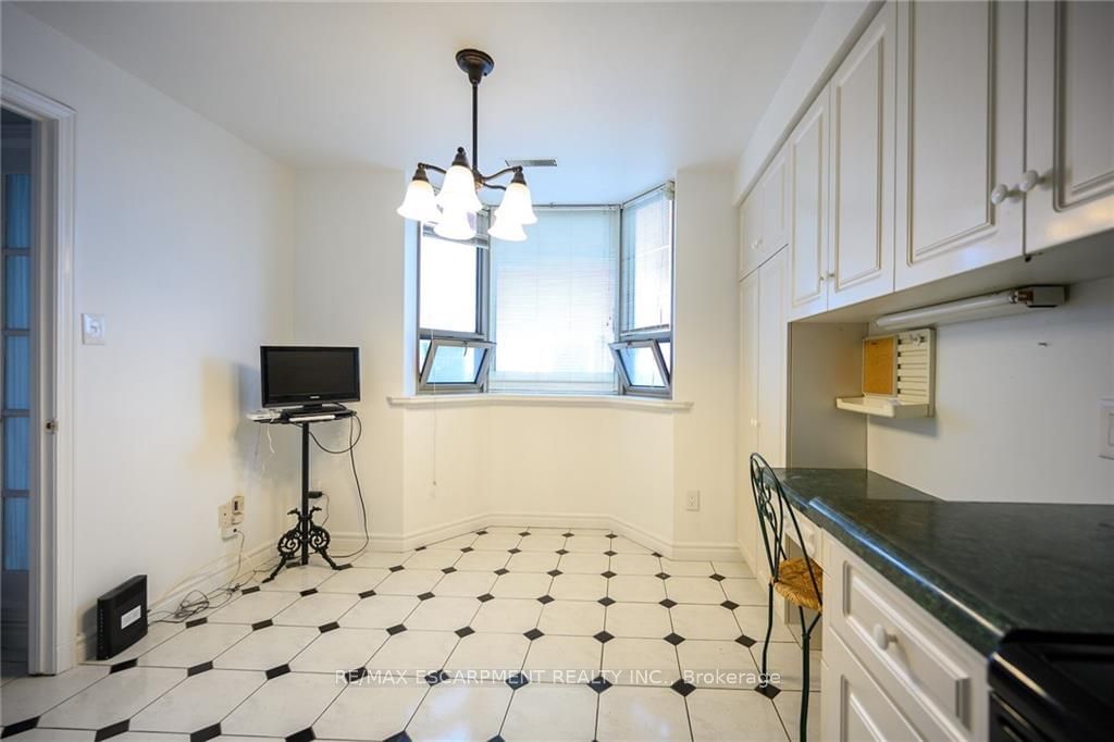 67 Caroline St S, unit 1801 for rent - image #16