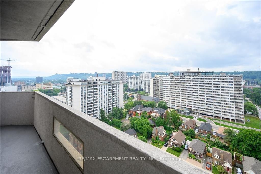 67 Caroline St S, unit 1801 for rent