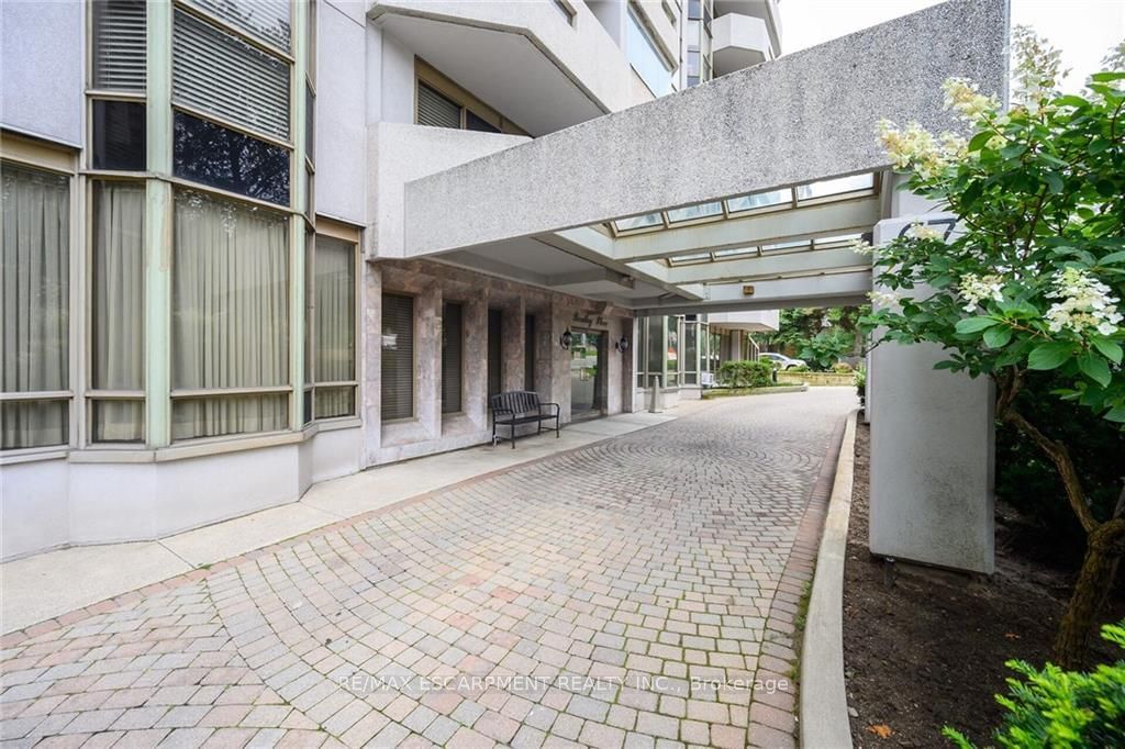 67 Caroline St S, unit 1801 for rent