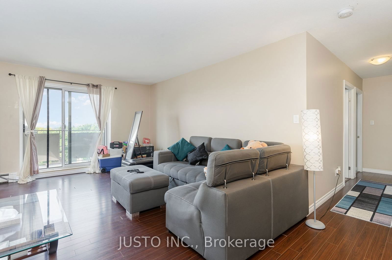 283 Fairway Rd N, unit 501 for sale - image #5