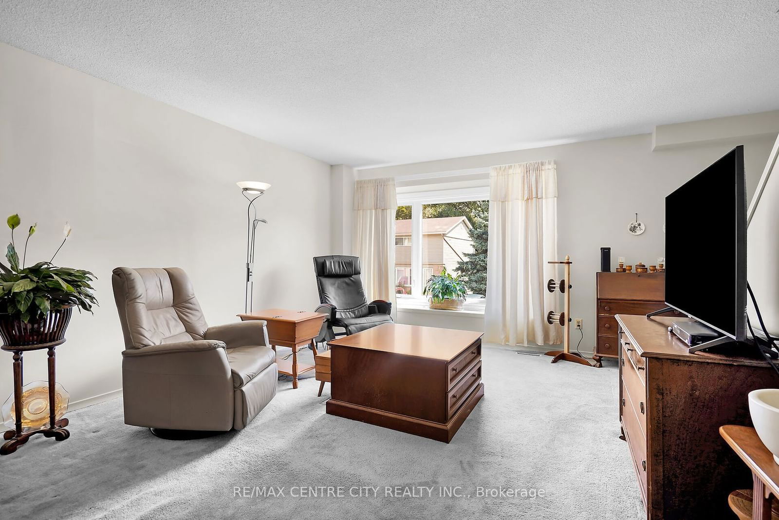 320 Westminster Ave, unit 119 for sale - image #7