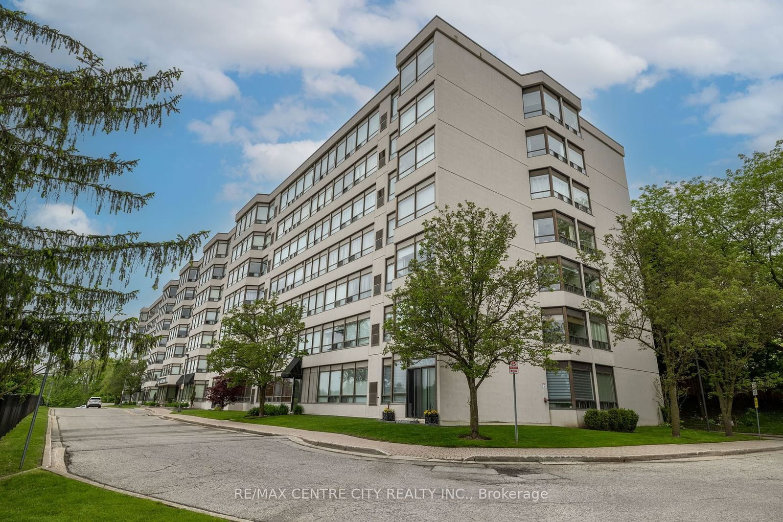 521 Riverside Dr N, unit 408 for sale - image #2