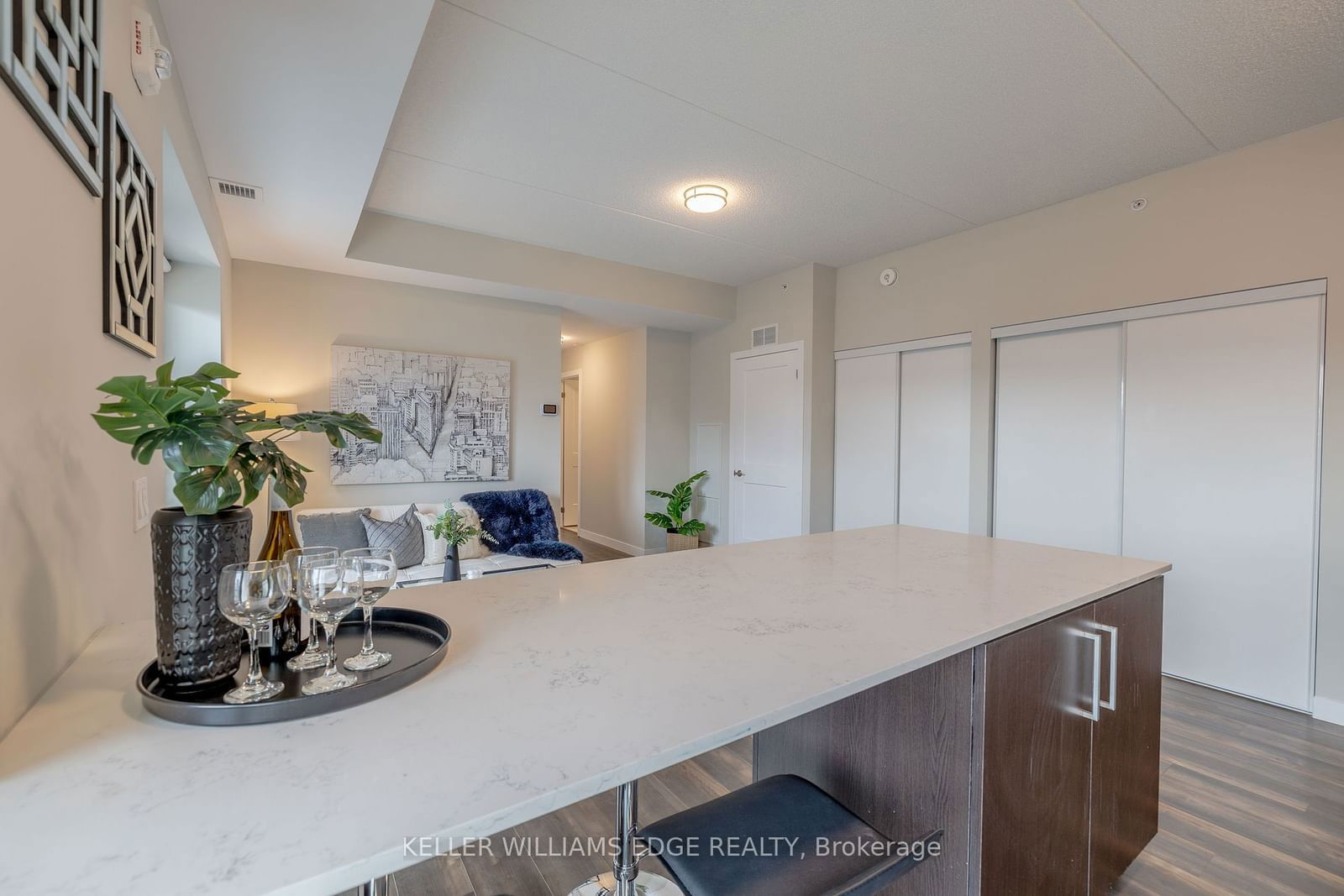 15 Queen St S, unit 902 for sale - image #11