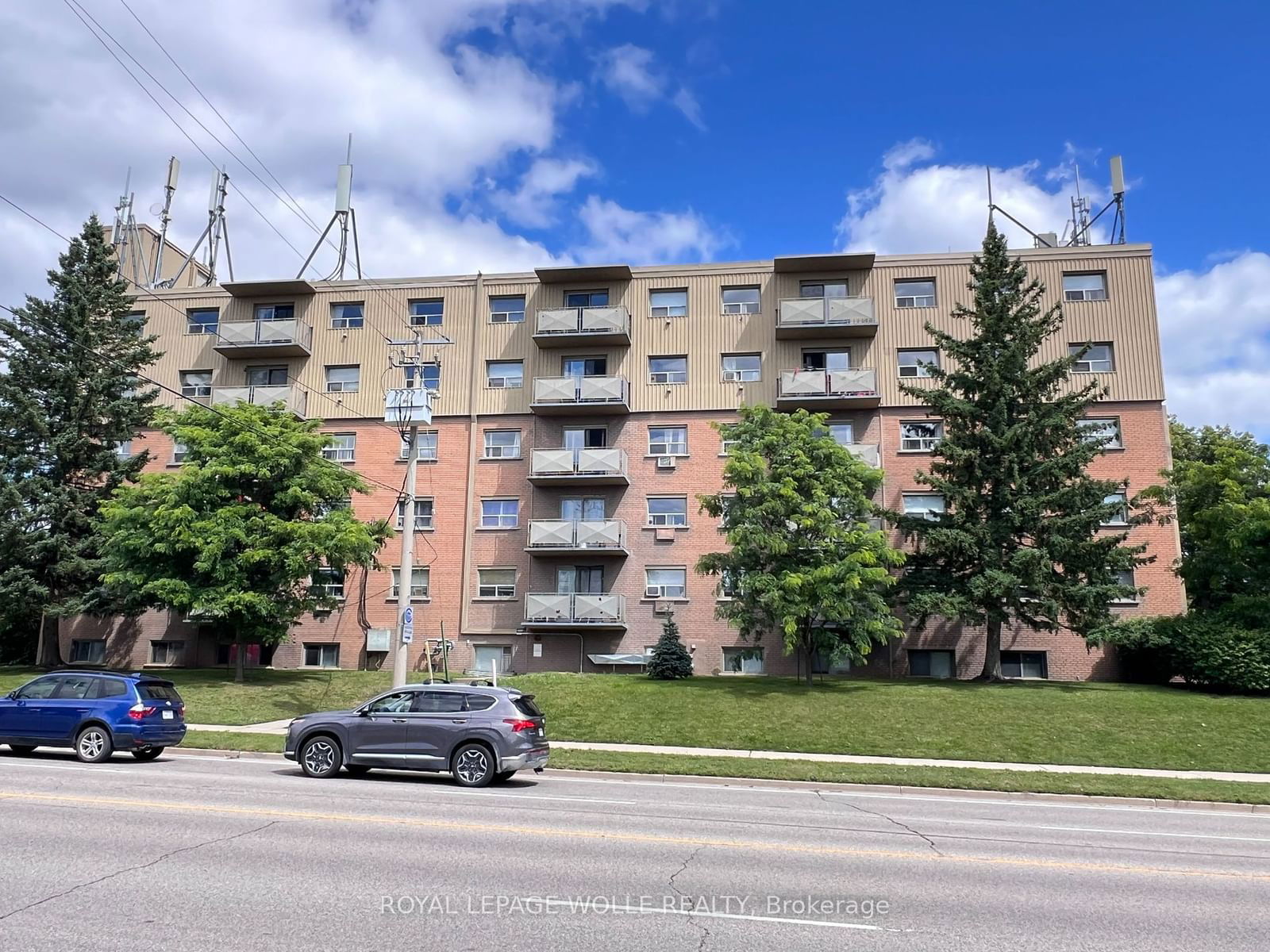 283 Fairway Rd N, unit 503 for rent