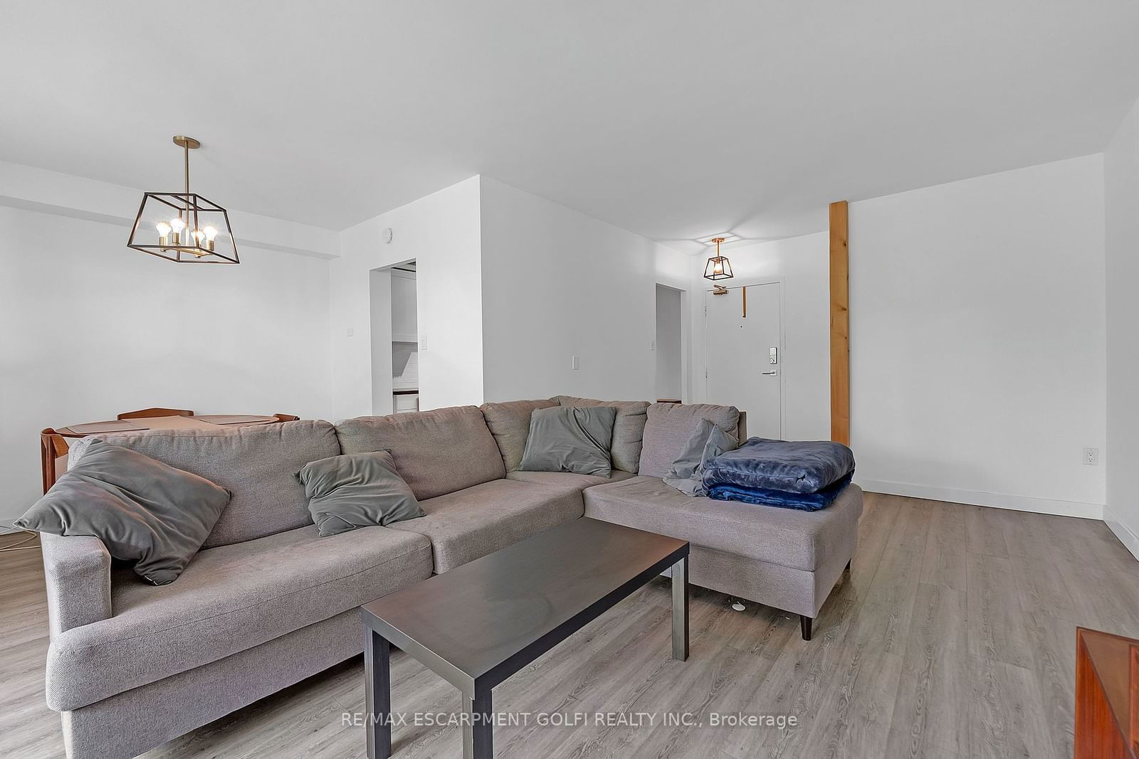 1964 Main St W, unit 401 for sale - image #10