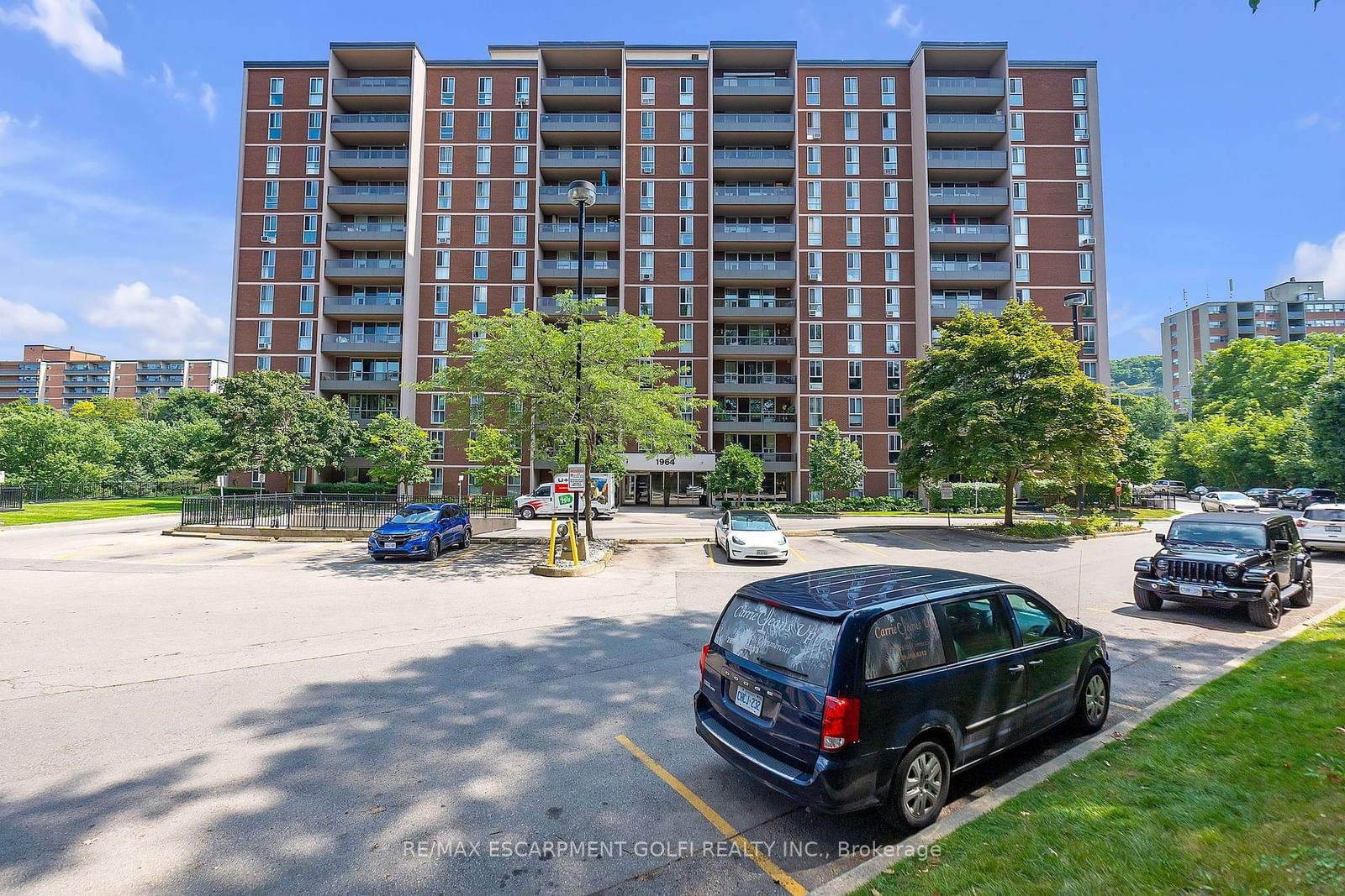 1964 Main St W, unit 401 for sale