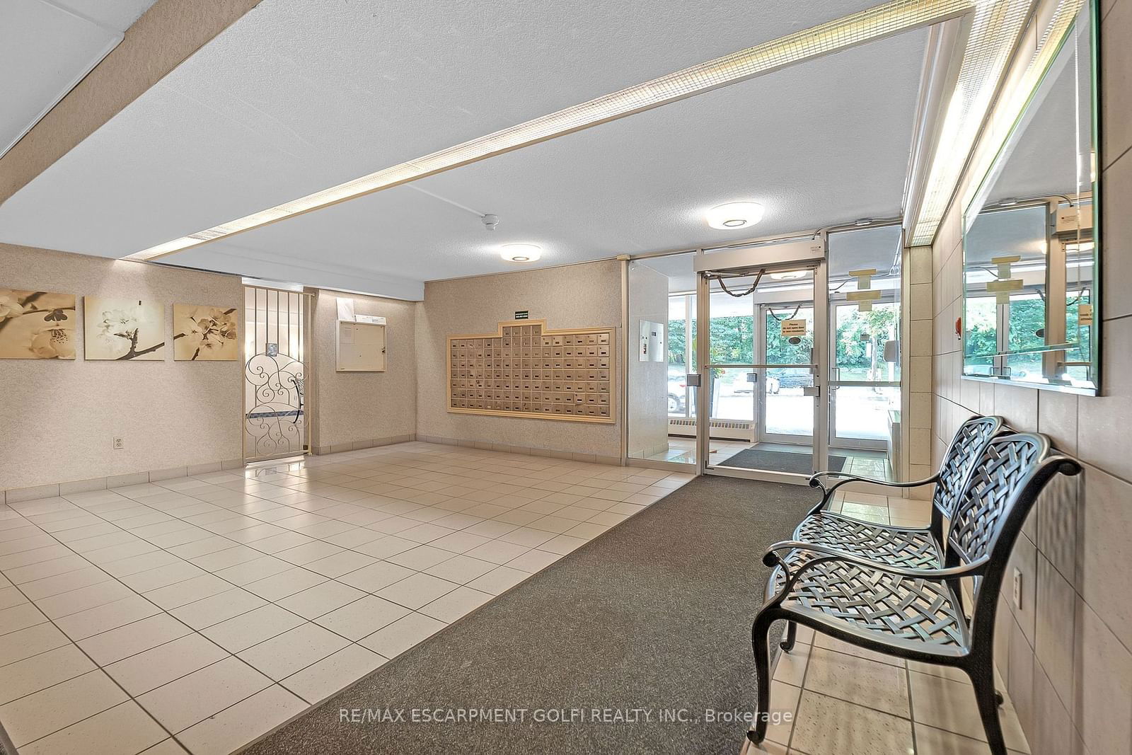 1964 Main St W, unit 401 for sale