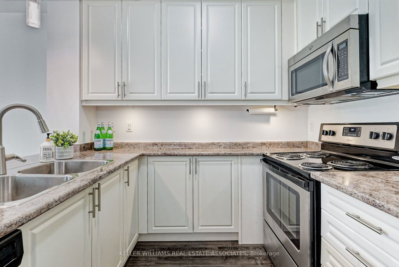 35 Southshore Cres, unit 111 for sale - image #8