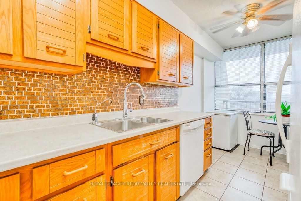 81 Church St, unit 404 for sale - image #11