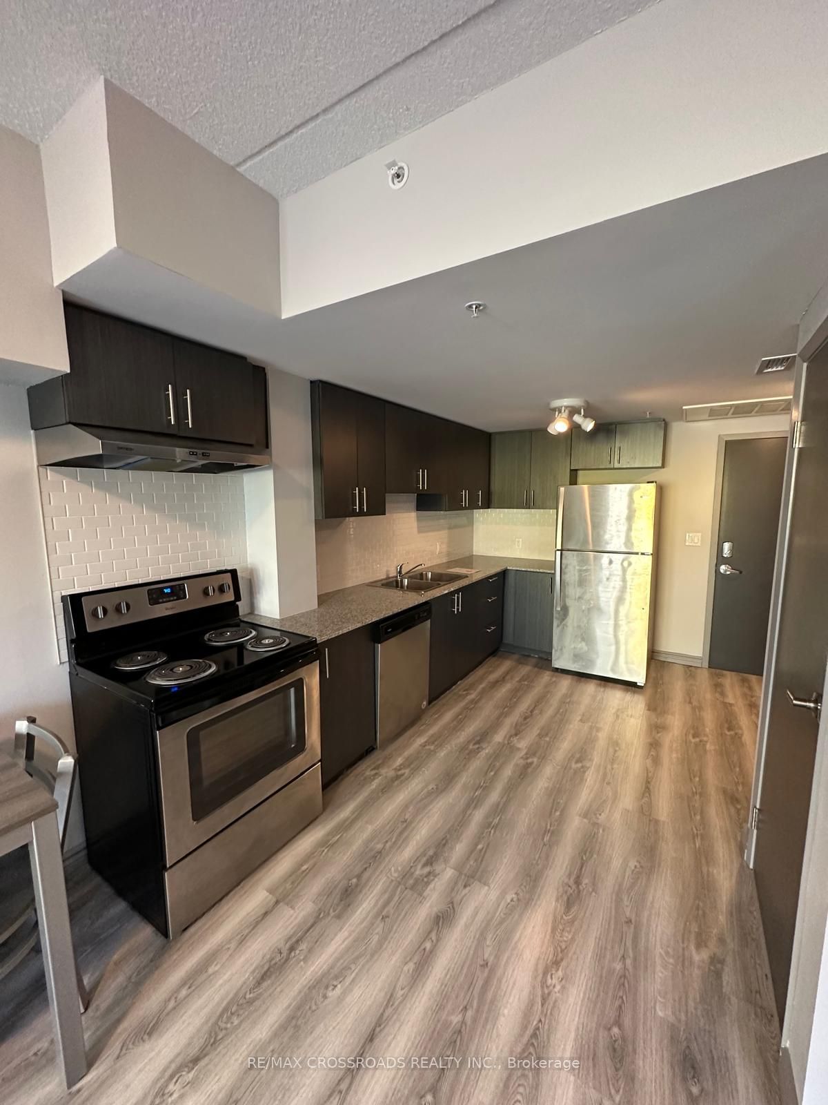 275 Larch St, unit B03 for sale - image #8