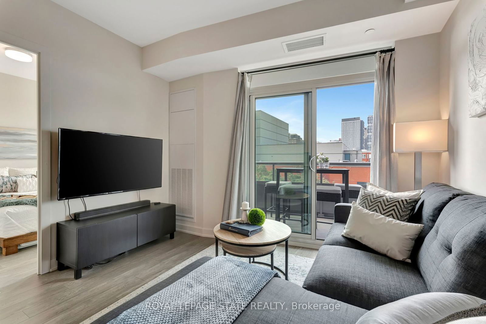 212 King William St, unit 416 for rent - image #10