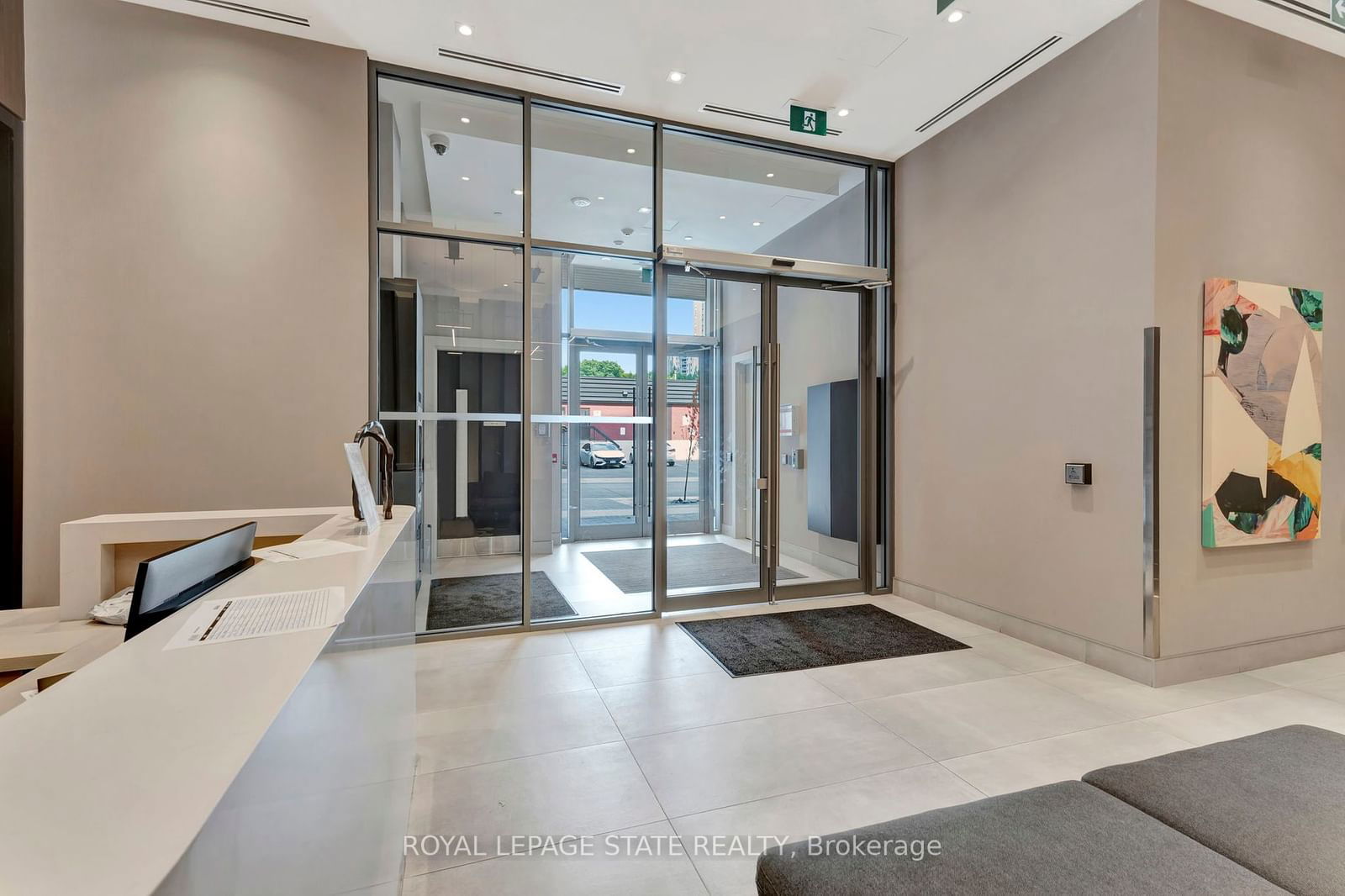 212 King William St, unit 416 for rent - image #22