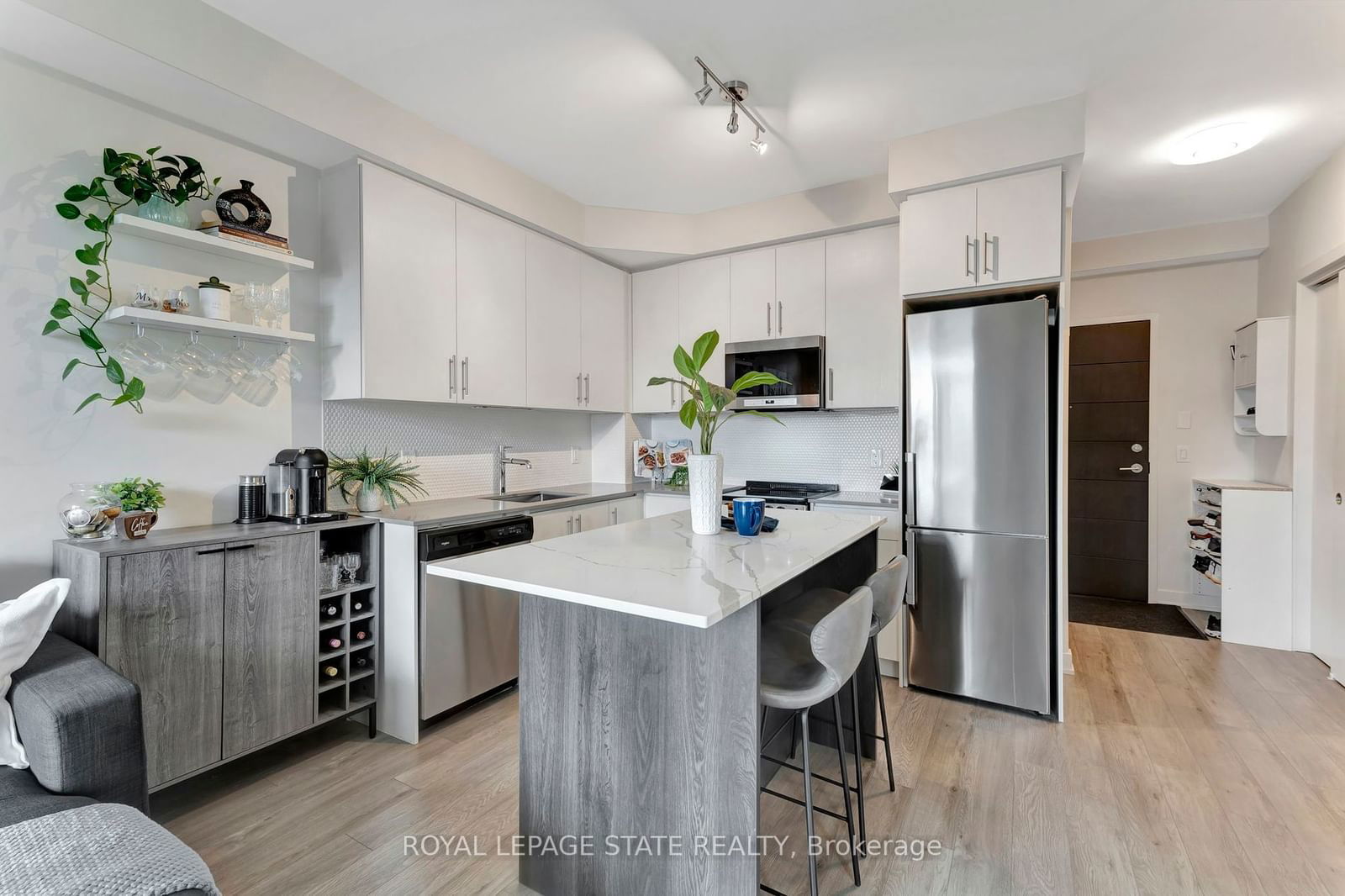 212 King William St, unit 416 for rent - image #3