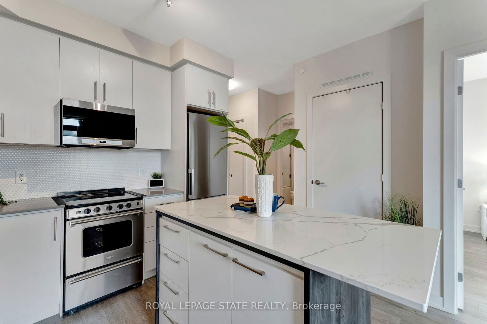 212 King William St, unit 416 for rent - image #6