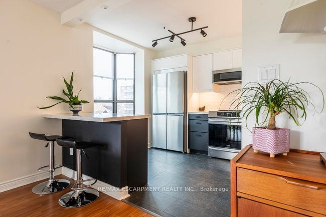 432 Main St E, unit 401 for sale