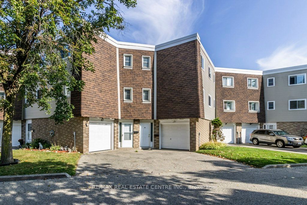 60 Elmsdale Dr, unit 63 for sale