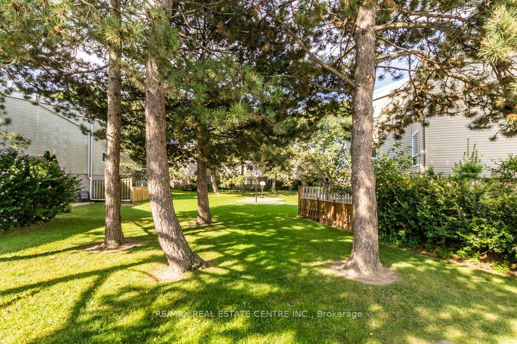 60 Elmsdale Dr, unit 63 for sale - image #33