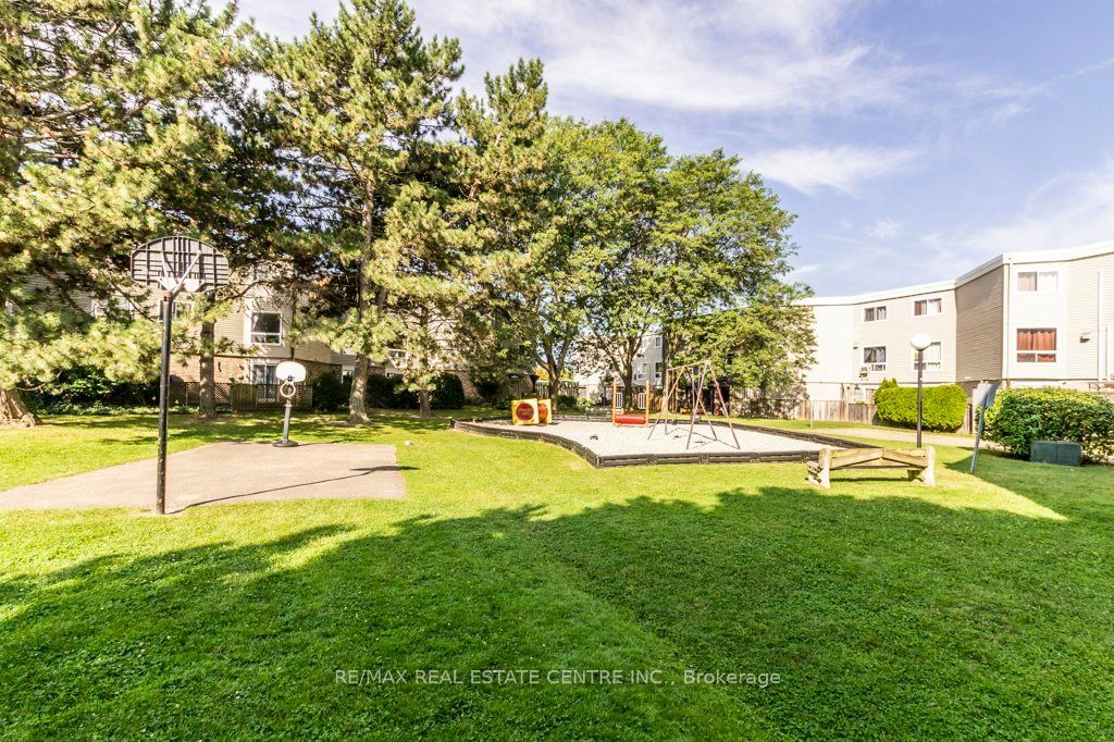 60 Elmsdale Dr, unit 63 for sale - image #34