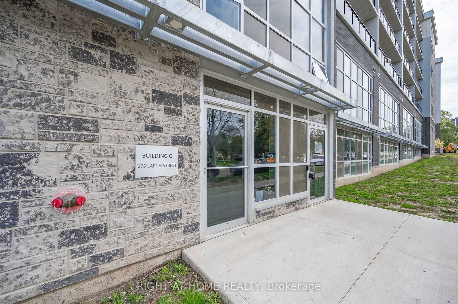 275 Larch St, unit G101 for rent - image #2