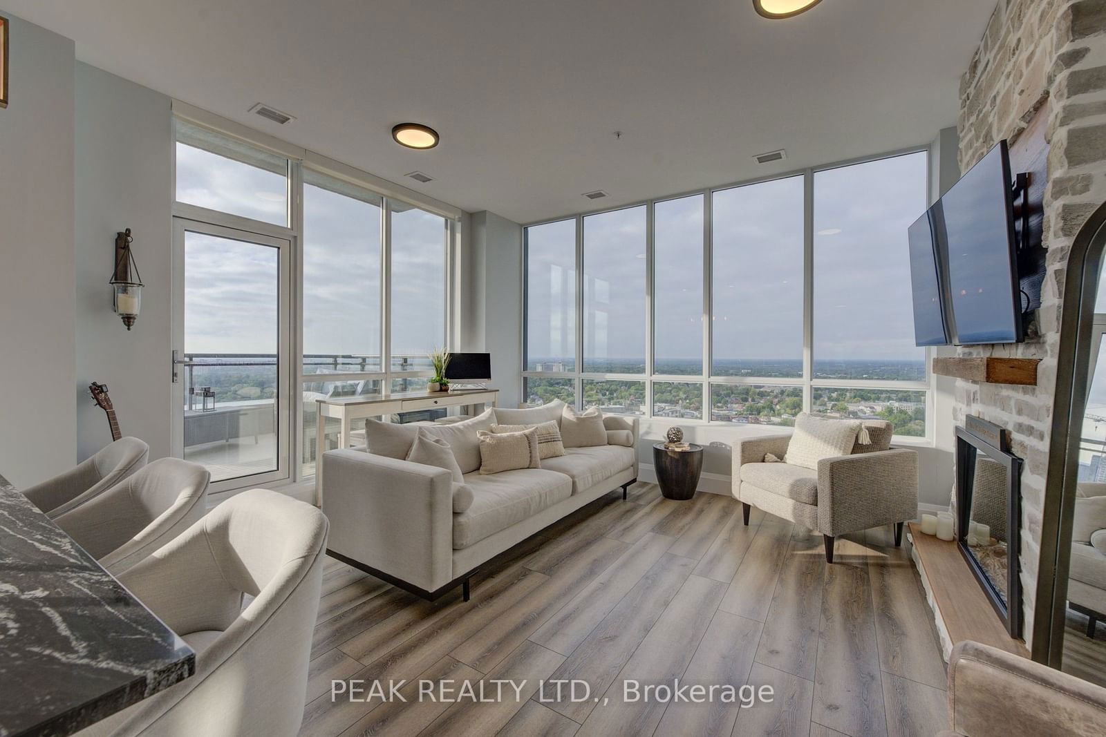 60 Charles St W, unit 2908 for sale - image #1