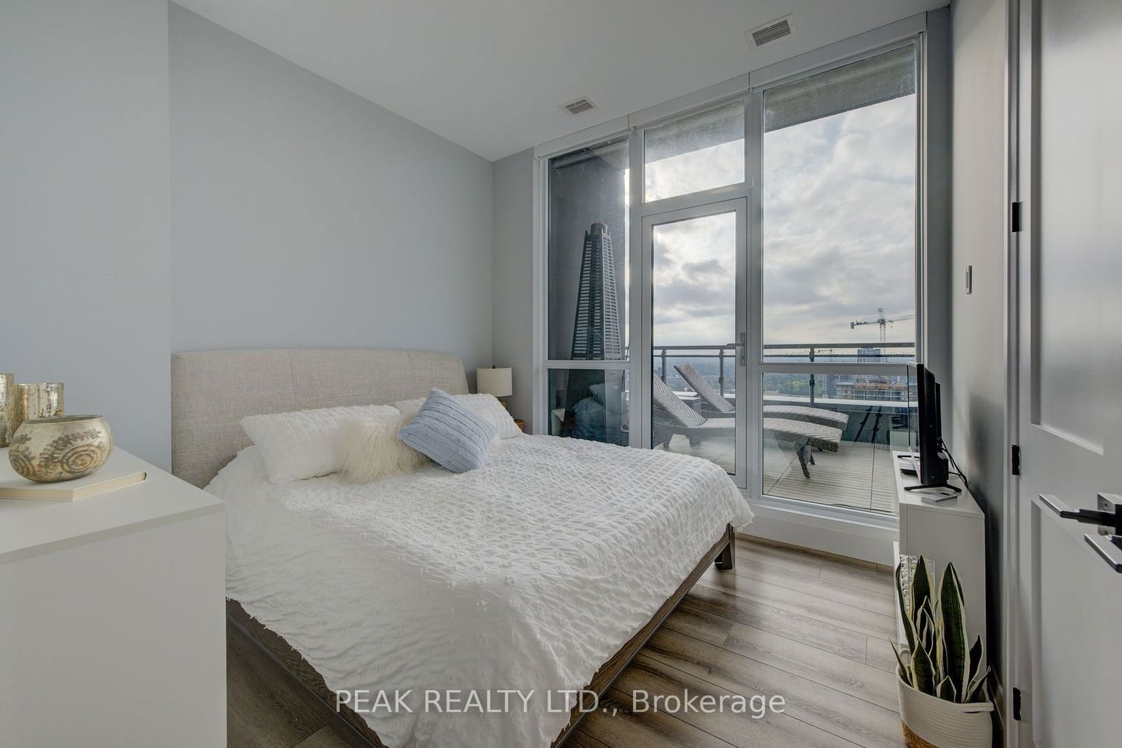 60 Charles St W, unit 2908 for sale - image #20