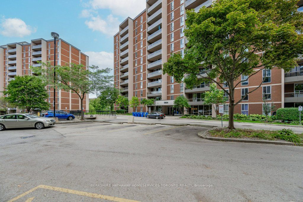 1964 Main St W, unit 803 for sale - image #1