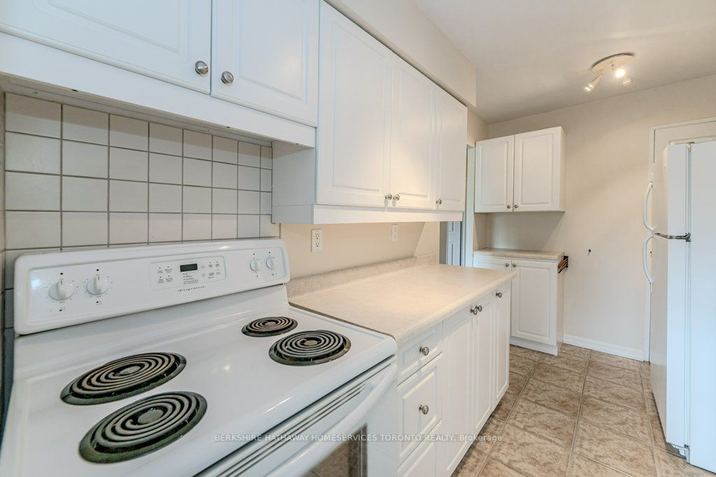 1964 Main St W, unit 803 for sale - image #14