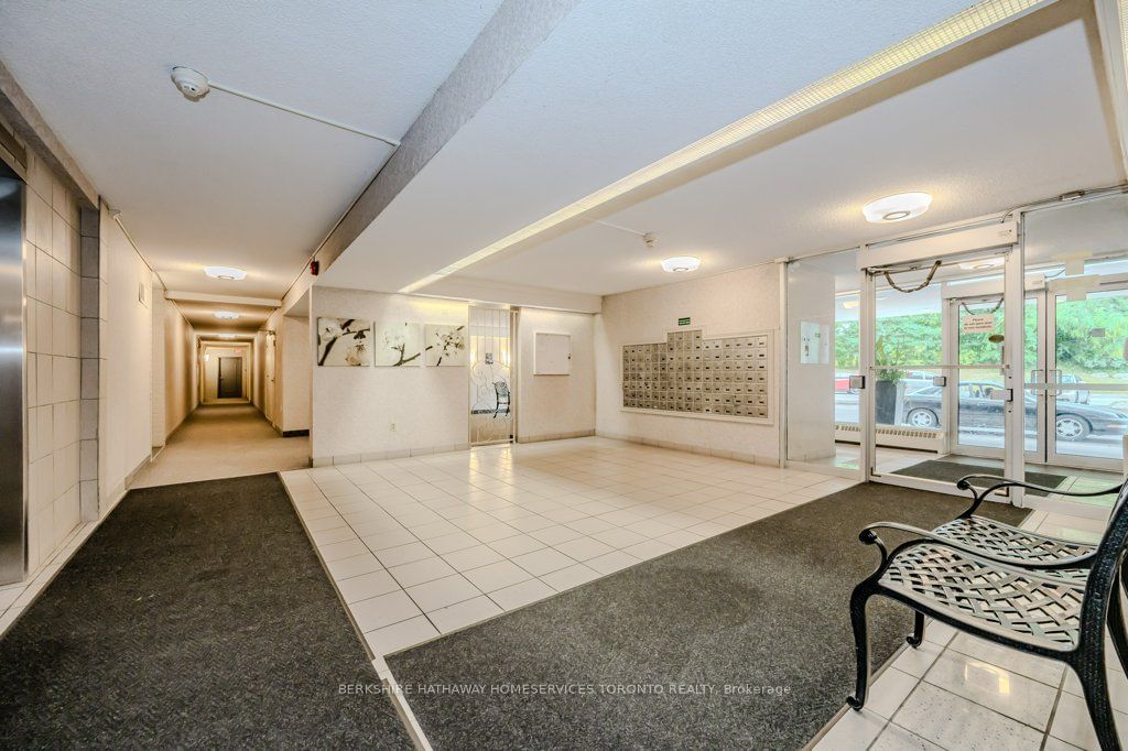 1964 Main St W, unit 803 for sale - image #3