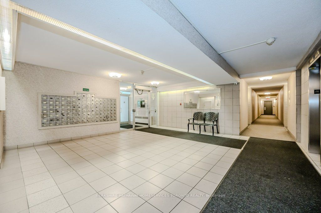 1964 Main St W, unit 803 for sale - image #4