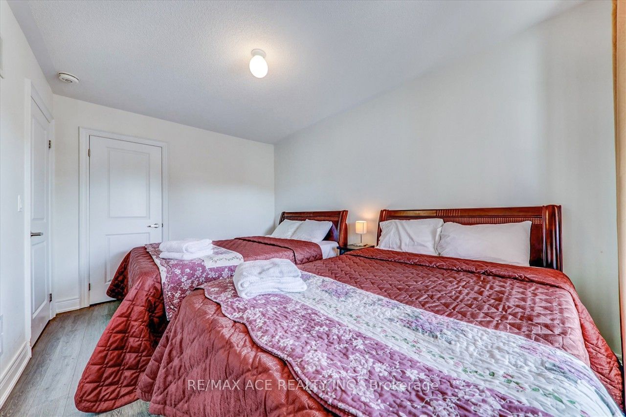 171 Snowbridge Way, unit 26 for sale - image #24