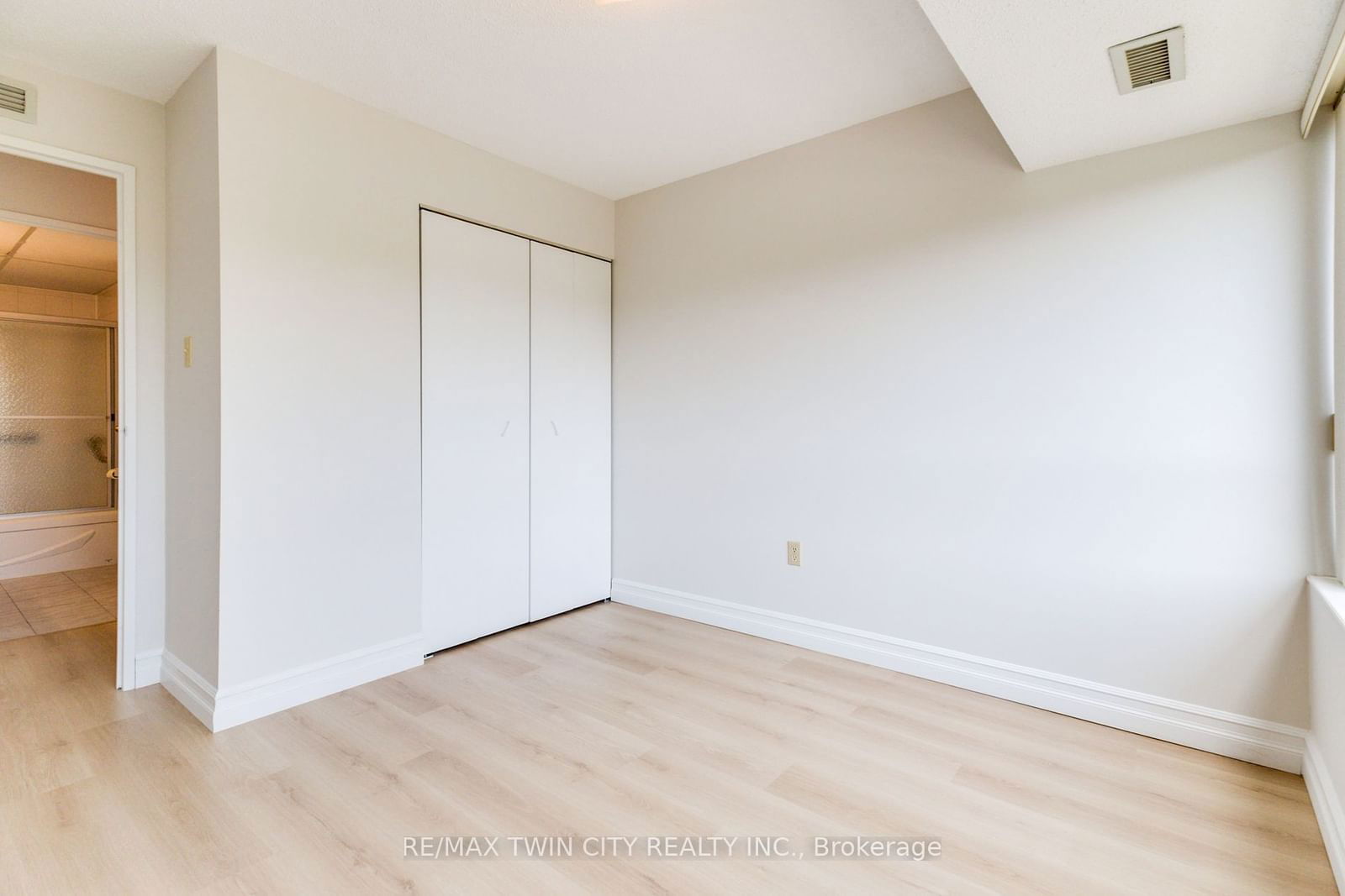 521 Riverside Dr, unit 209 for sale - image #17