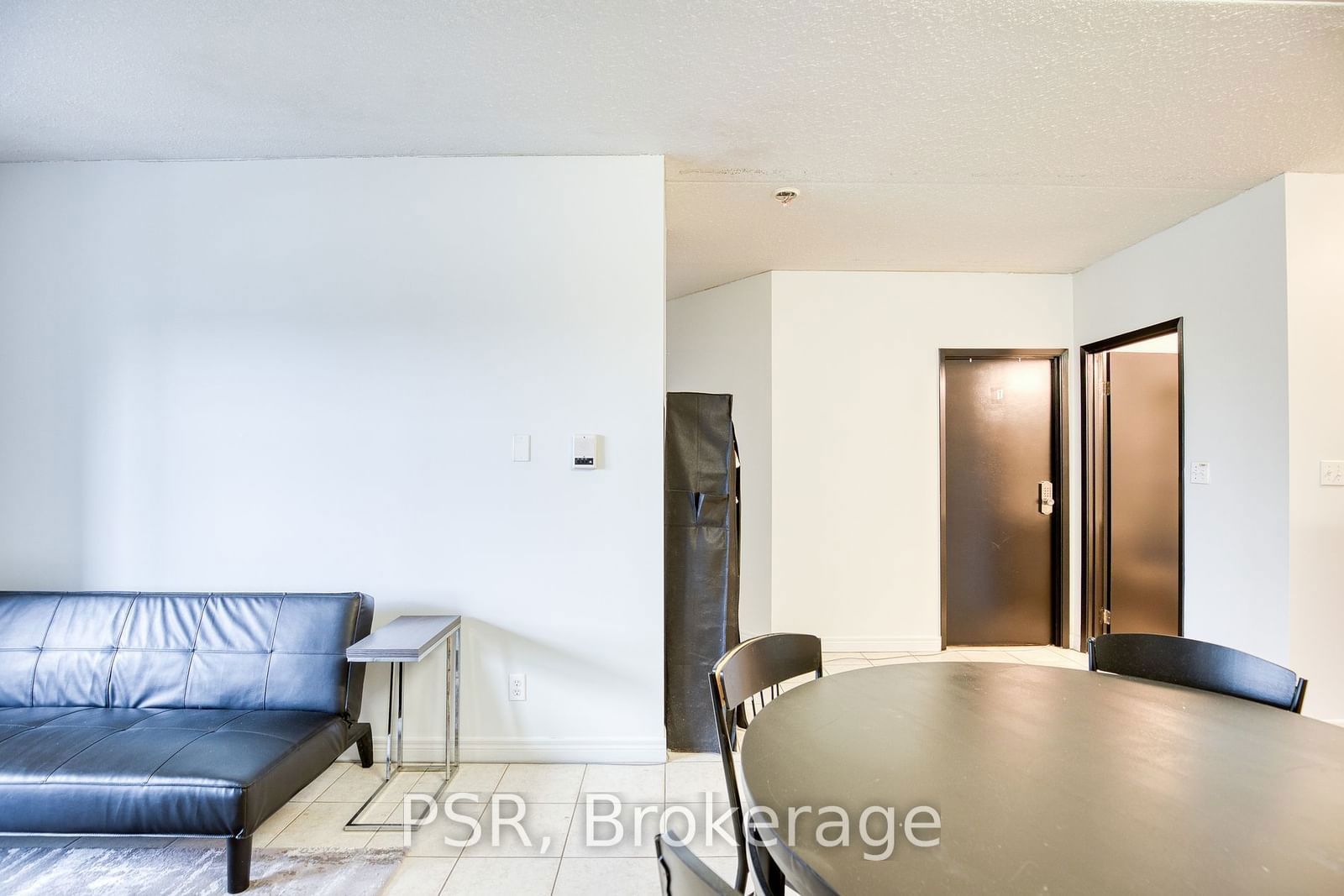 253 Lester St, unit 102 for sale - image #10