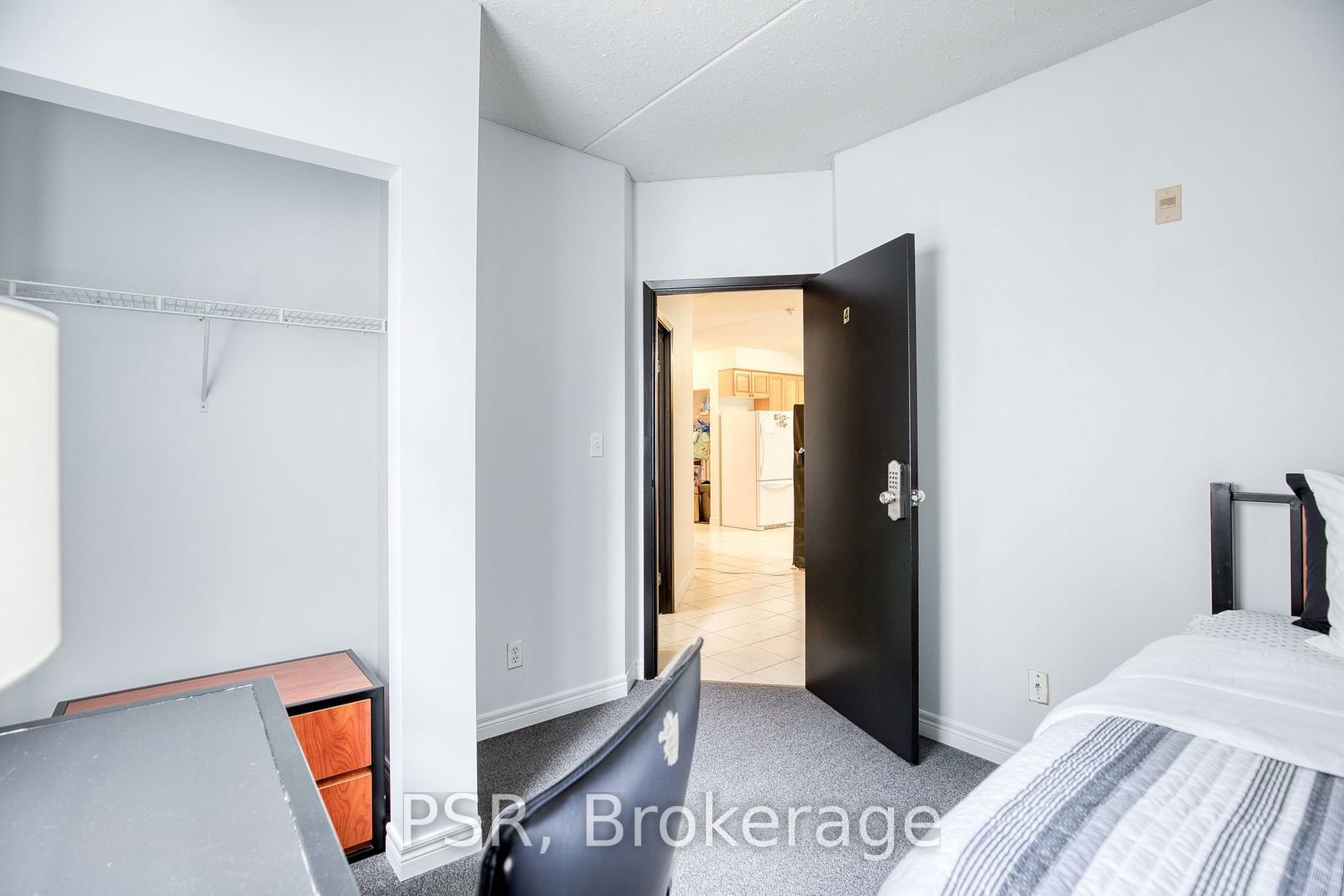 253 Lester St, unit 102 for sale - image #20