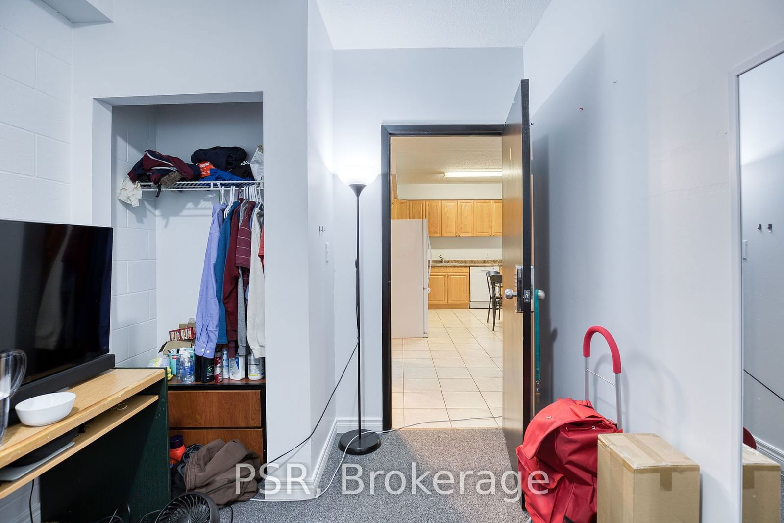 253 Lester St, unit 102 for sale - image #24