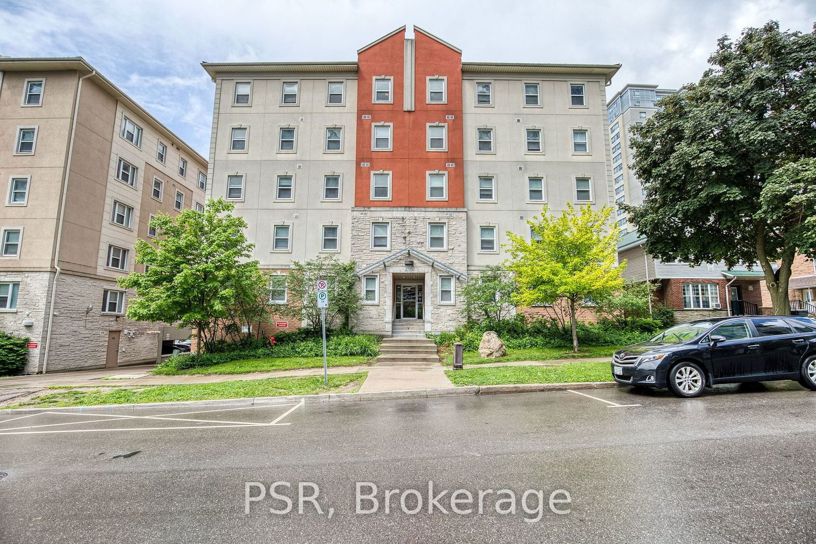 253 Lester St, unit 102 for sale - image #28