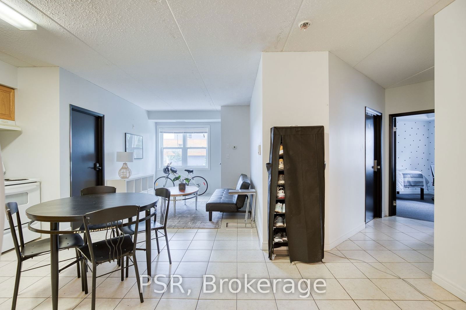 253 Lester St, unit 102 for sale - image #3